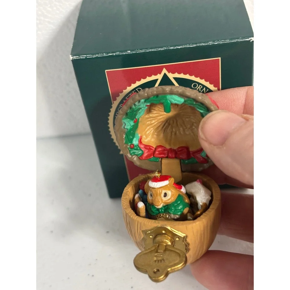 Hallmark 1991‎ Keepsake Ornament Collector's Club Hidden Treasure Acorn Squirrel